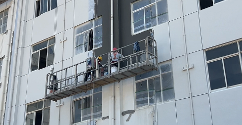 廠房外墻施工中