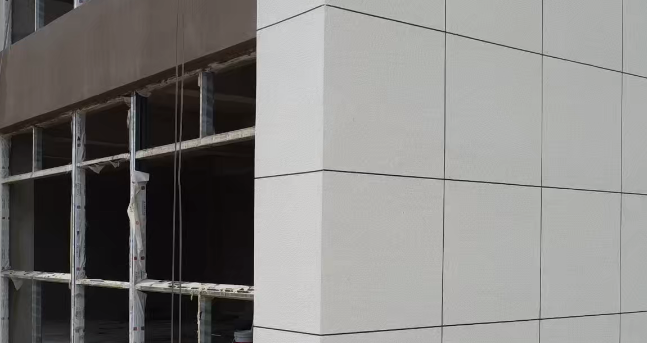 外墻施工對(duì)比