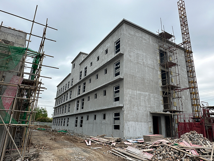 施工前辦公樓背面